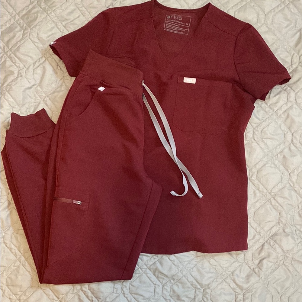 Figs Maroon Scrub Set